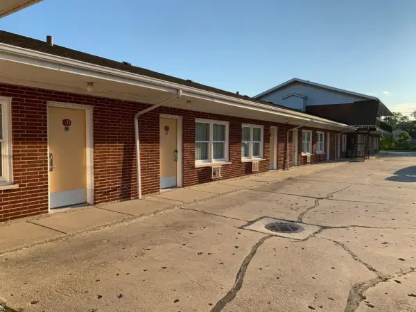 New Relax Inn Bridgeview 4